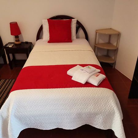 Hostal La Isla Del Descanso Puerto Villamil Bagian luar foto