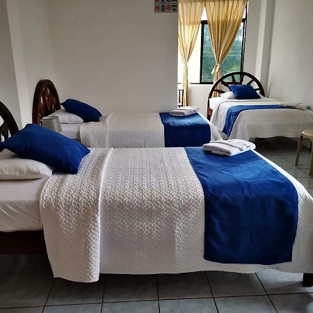 Hostal La Isla Del Descanso Puerto Villamil Bagian luar foto