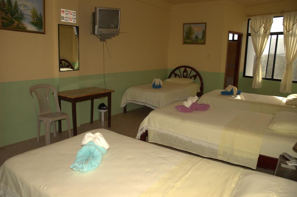 Hostal La Isla Del Descanso Puerto Villamil Bagian luar foto