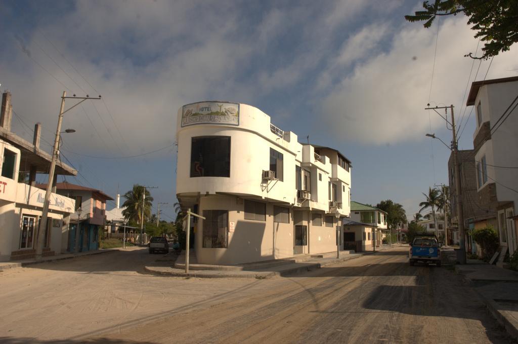 Hostal La Isla Del Descanso Puerto Villamil Bagian luar foto