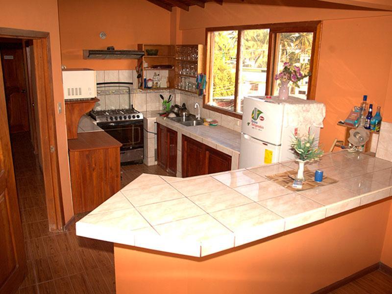 Hostal La Isla Del Descanso Puerto Villamil Bagian luar foto