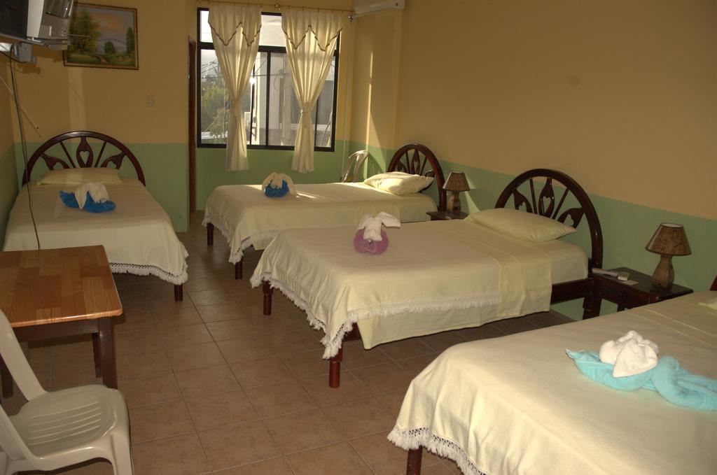 Hostal La Isla Del Descanso Puerto Villamil Bagian luar foto