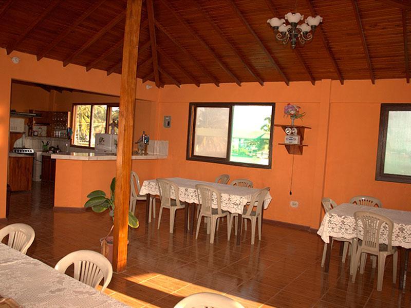 Hostal La Isla Del Descanso Puerto Villamil Bagian luar foto