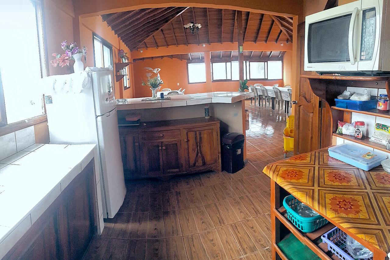Hostal La Isla Del Descanso Puerto Villamil Bagian luar foto
