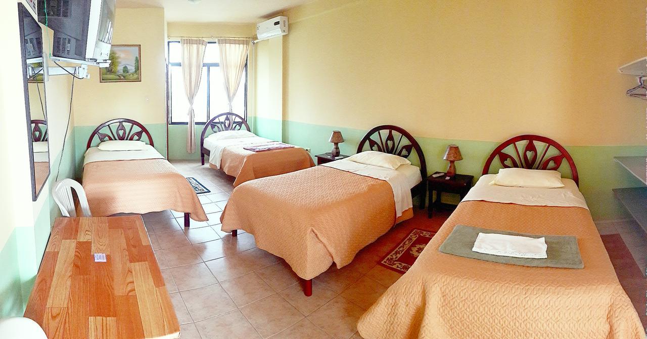 Hostal La Isla Del Descanso Puerto Villamil Bagian luar foto