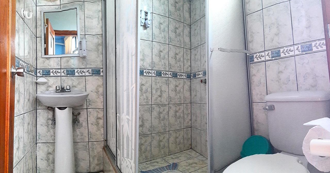 Hostal La Isla Del Descanso Puerto Villamil Bagian luar foto