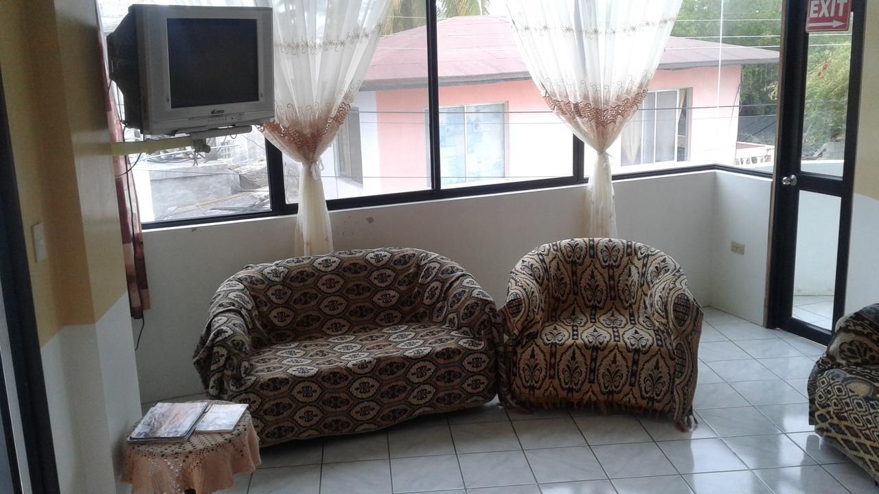 Hostal La Isla Del Descanso Puerto Villamil Bagian luar foto