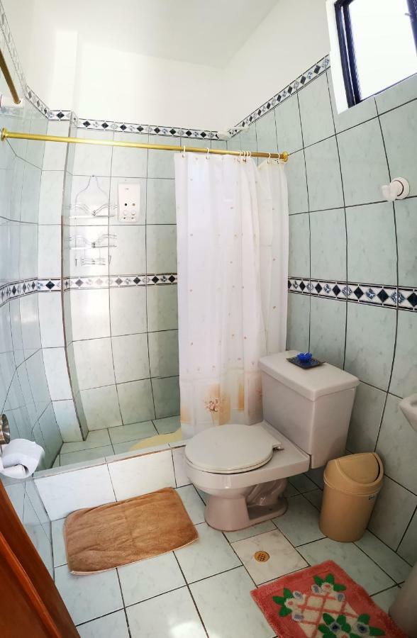 Hostal La Isla Del Descanso Puerto Villamil Bagian luar foto