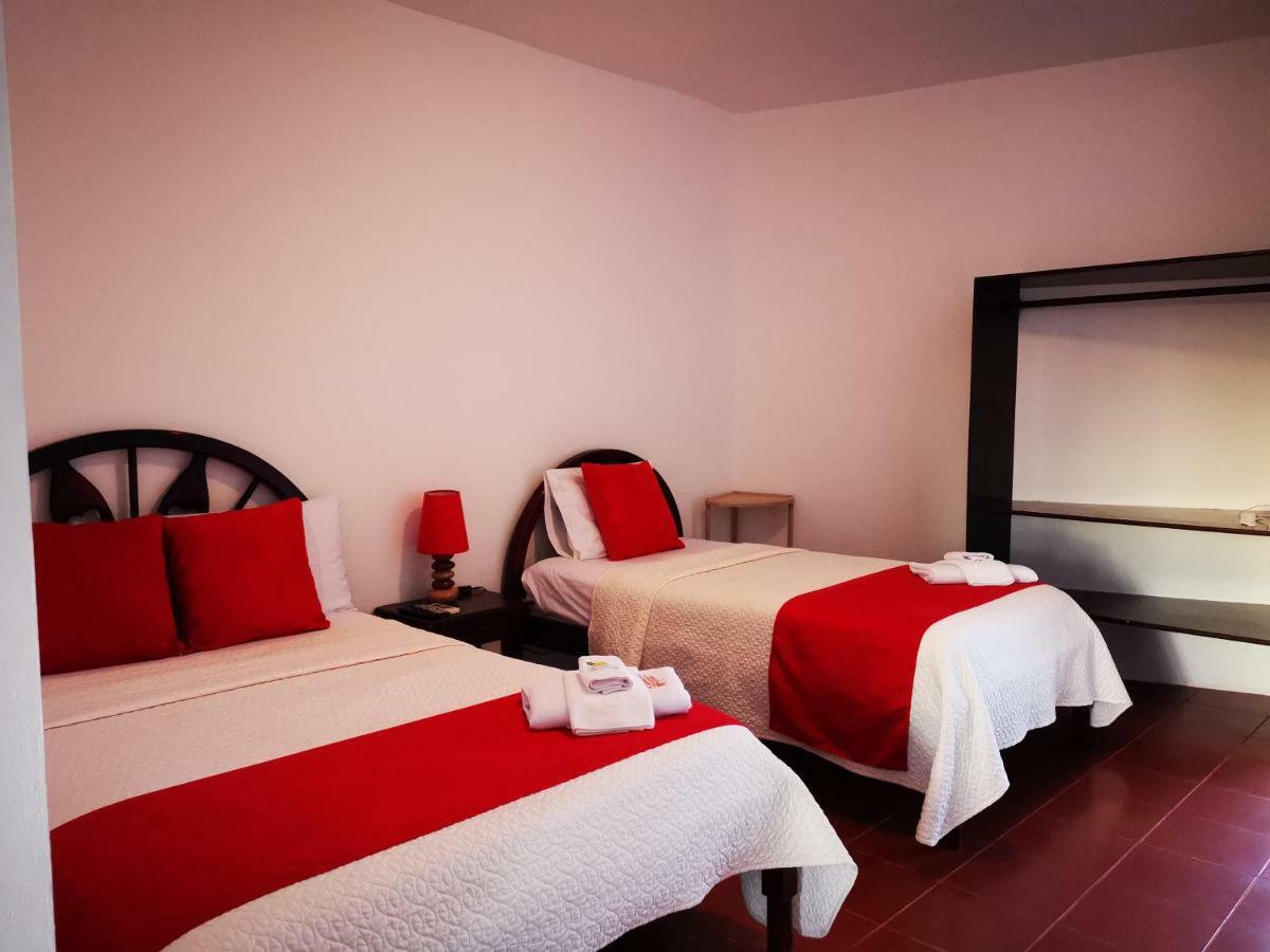 Hostal La Isla Del Descanso Puerto Villamil Bagian luar foto