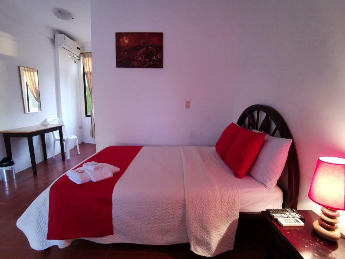 Hostal La Isla Del Descanso Puerto Villamil Bagian luar foto