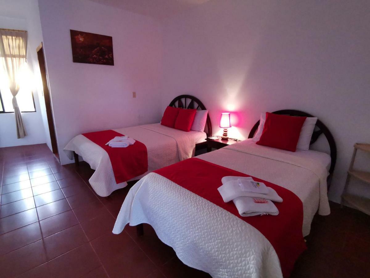 Hostal La Isla Del Descanso Puerto Villamil Bagian luar foto