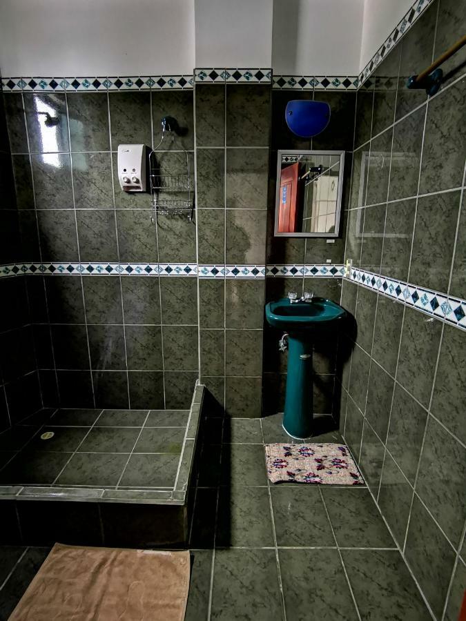 Hostal La Isla Del Descanso Puerto Villamil Bagian luar foto