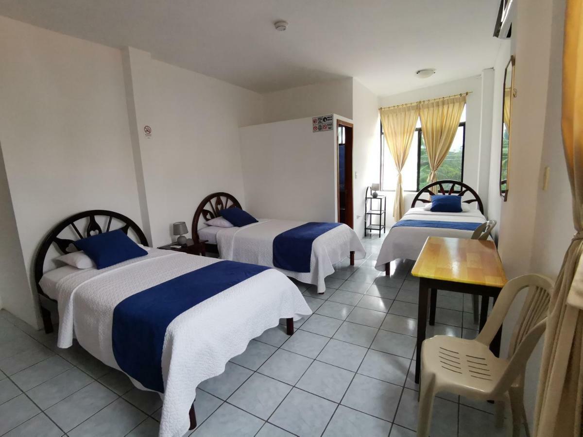 Hostal La Isla Del Descanso Puerto Villamil Bagian luar foto