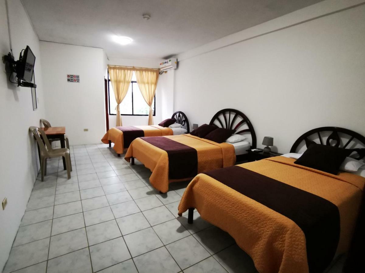 Hostal La Isla Del Descanso Puerto Villamil Bagian luar foto