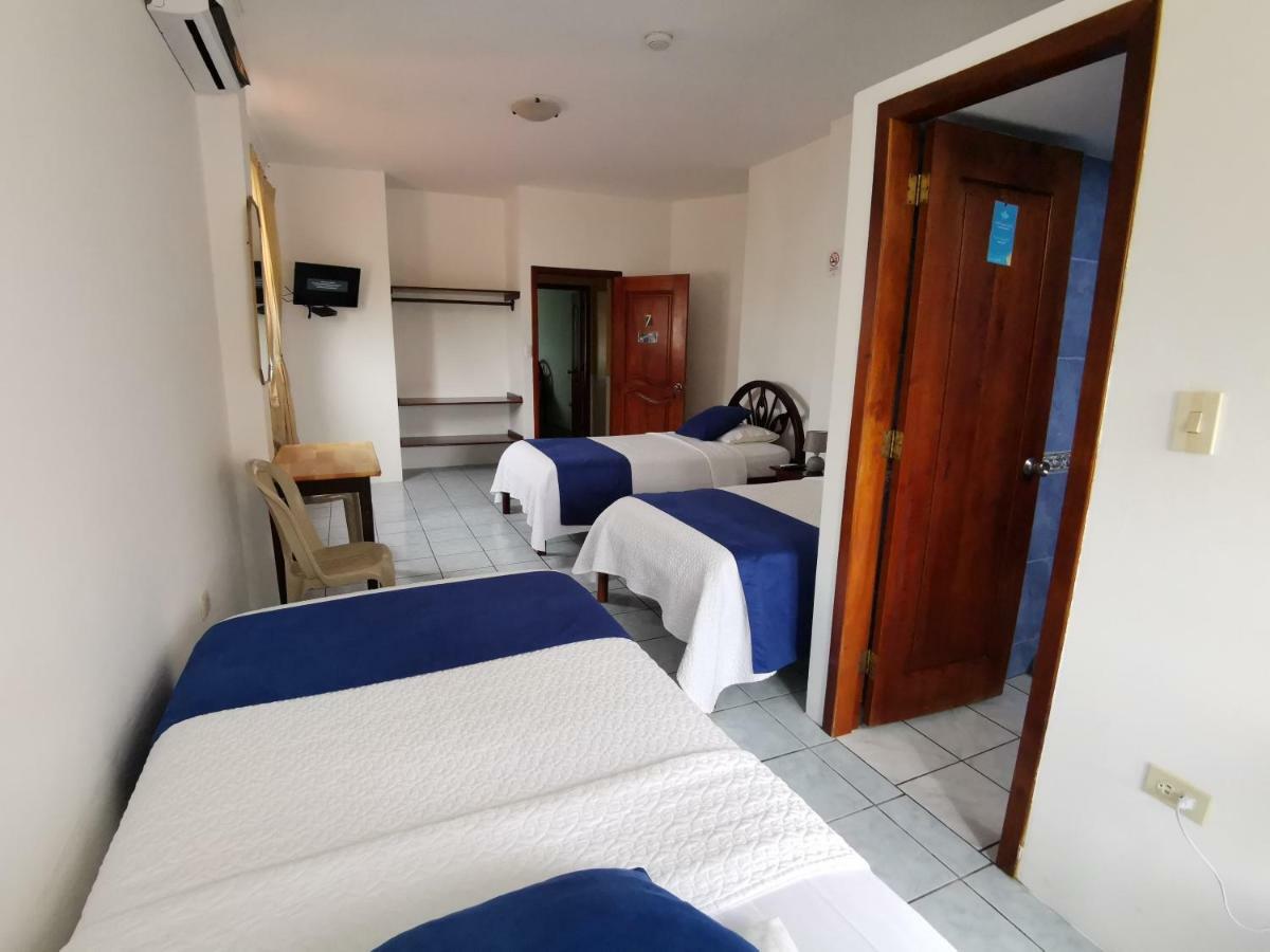Hostal La Isla Del Descanso Puerto Villamil Bagian luar foto