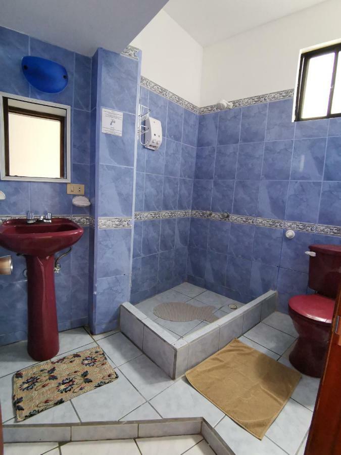 Hostal La Isla Del Descanso Puerto Villamil Bagian luar foto