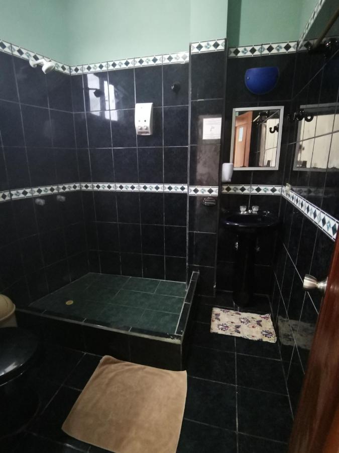 Hostal La Isla Del Descanso Puerto Villamil Bagian luar foto