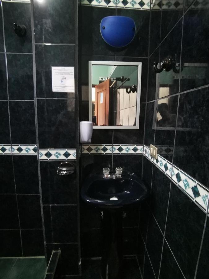 Hostal La Isla Del Descanso Puerto Villamil Bagian luar foto